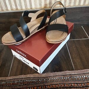 Aetrex Tamara black sandal size 38(7.5/8US)